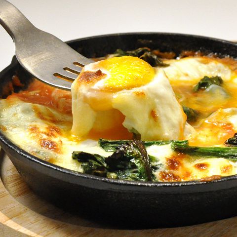 ほうれん草とモッツァレラの目玉焼き